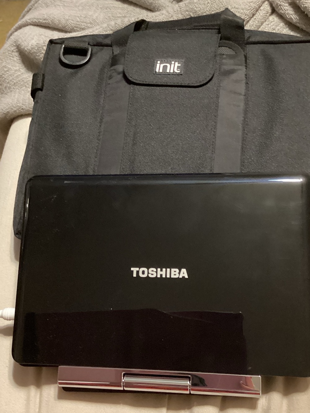 Toshiba Black Portable DVD Player with Black Init Carry Case